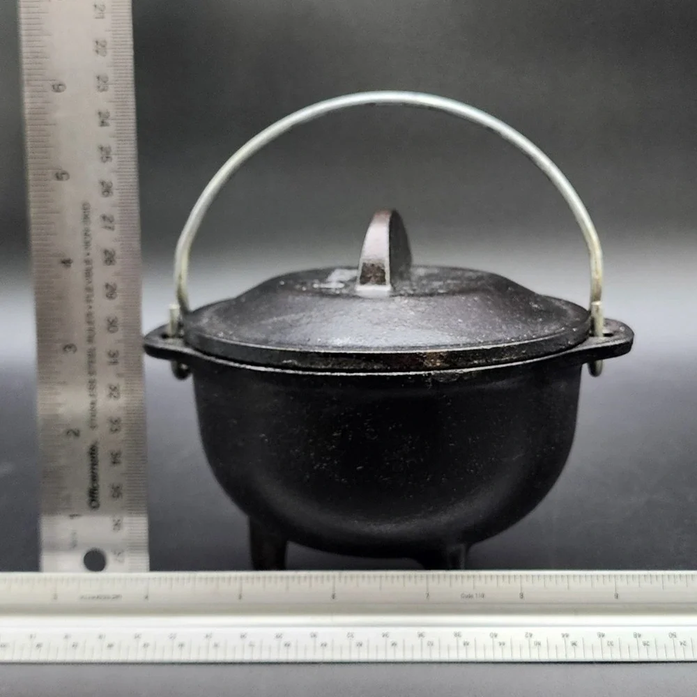 Lodge Miniature Black Cast Iron Cauldron L5MIC Pot Lid Rustic Farmhouse Decor